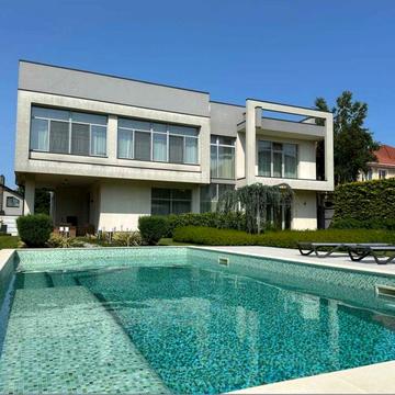 Центральна вул.