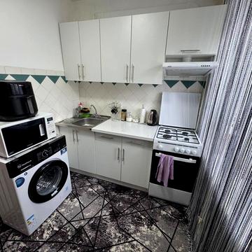 Камянецька вул., 38