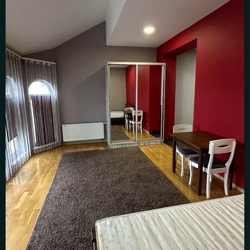 Ромашкова вул., 10