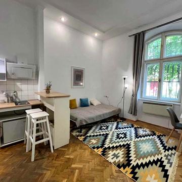 Євгена Коновальця вул. (), 18