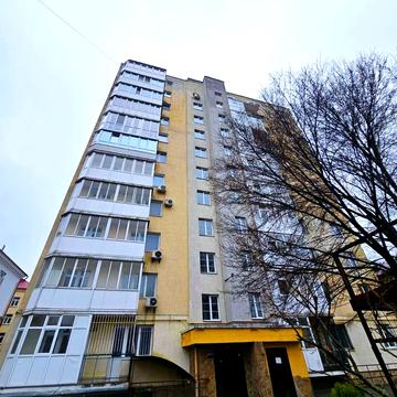 Академіка Євгена Лазаренка вул., 4б