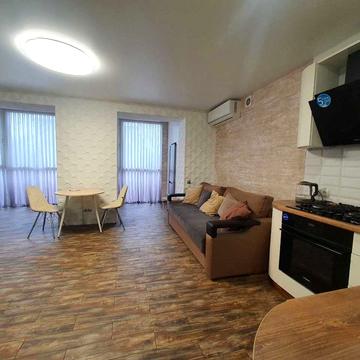 Олександра Поля просп. (Кірова), 24