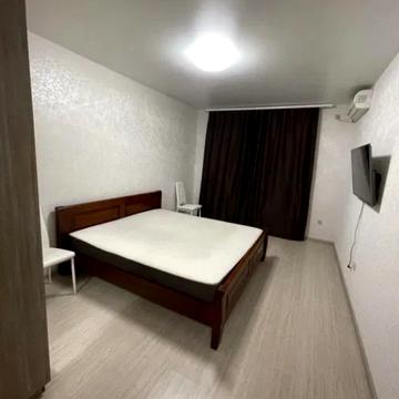 Михайла Грушевського вул., 30г