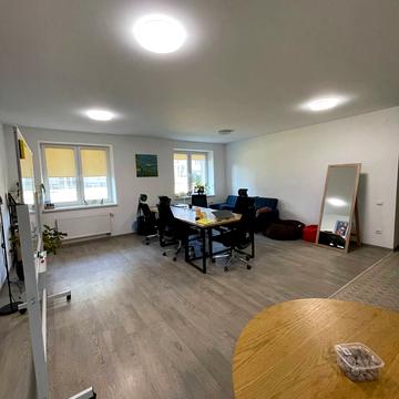 Джерельна вул., 93