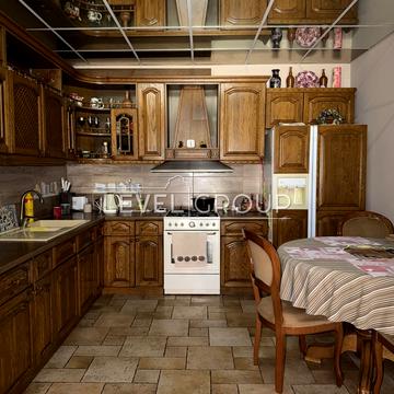 Яснополянська вул., 33-Б