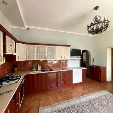 Володимира Івасюка вул., 32