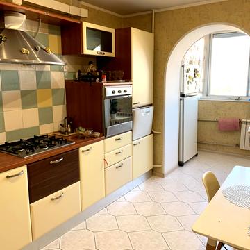 Академіка Філатова вул., 70/1