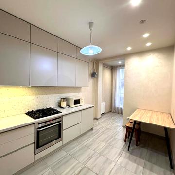 Жовківська вул., 2