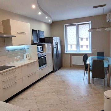 Дмитрівська вул., 75