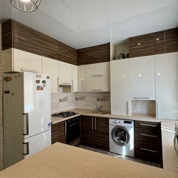 Тополева вул., 4