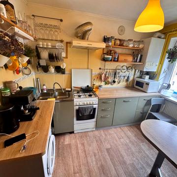 Бельведерська вул., 52