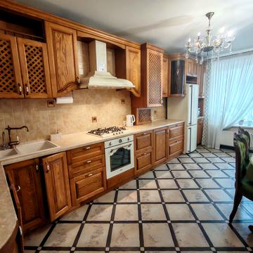 Академіка Ющенка вул., 6