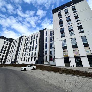 Вячеслава Чорновола вул., (Будинок 36)