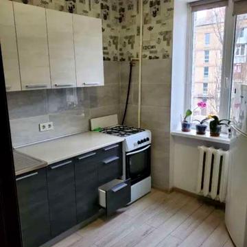 Леоніда Каденюка просп. (Юрія Гагаріна), 3