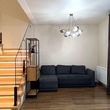 Місячна вул., 5