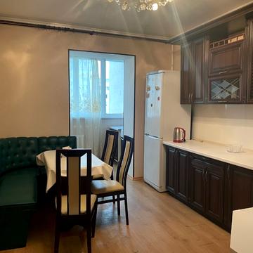 Академіка Сахарова вул., 30