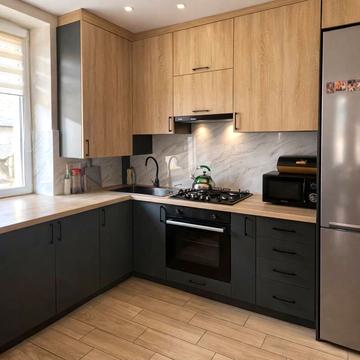 Євгена Коновальця вул., 9/1