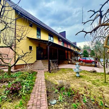 Яблунева, 165/4