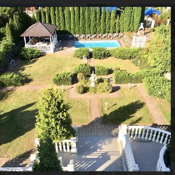 Сонячна вул., 8