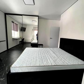 Леоніда Перфецького вул., (Будинок)