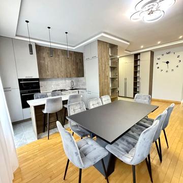 Бориса Тлехаса вул., 18