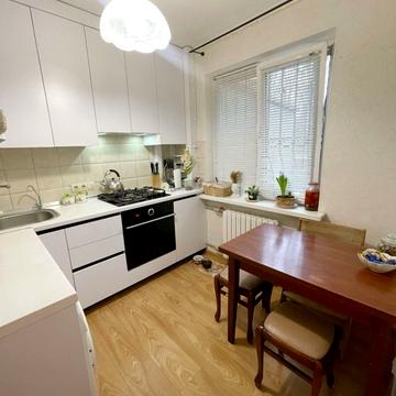 Академіка Філатова вул., 28