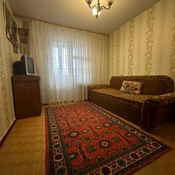 Лялі Ратушної вул., 79