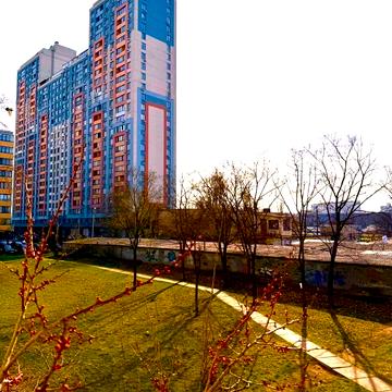 Богатирська вул., 8