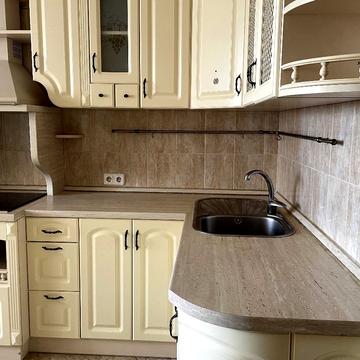 Срібнокільська вул., 1