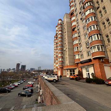 Саперно-Слобідська вул., 8