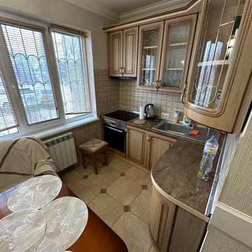 Європейського Союзу просп. (Правди), 17-А