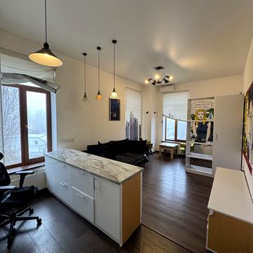 Докова вул., 15