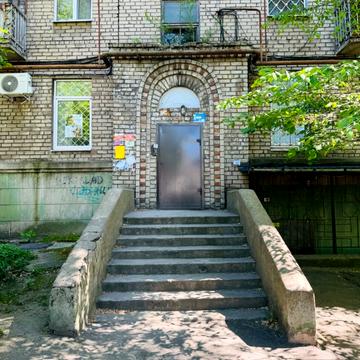 Залізнична вул., 23