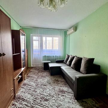 Анни Ахматової вул., 21