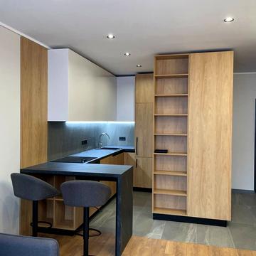 Зарічна вул., 6