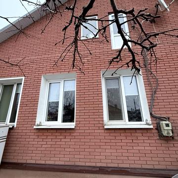 Лівобережна вул., 8