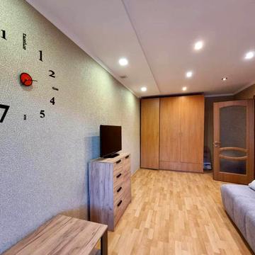 Володимира Івасюка вул., 6