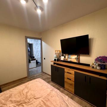 Узбекистанська вул., 7