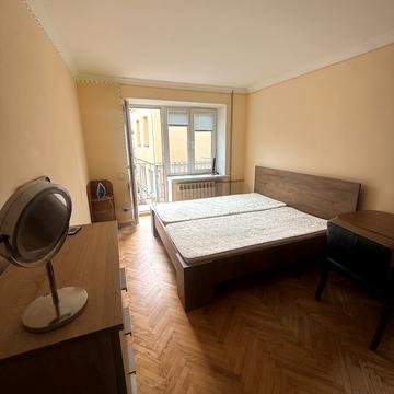 Володимира Антоновича вул. (), 121