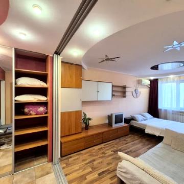 Володимира Івасюка просп. (Героїв Сталінграду), 35