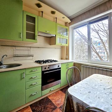 Героїв України вул. (Героїв Сталінграду), 9