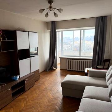 Ґарета Джонса вул. (Сімї Хохлових), 1