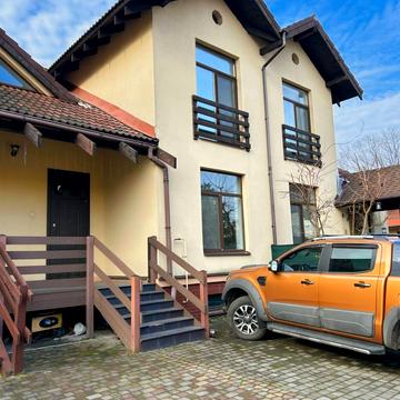 Тіниста вул., 8