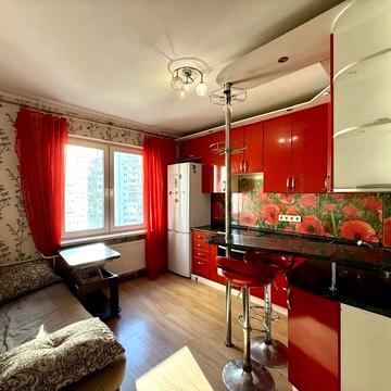 Миколи Лаврухіна вул., 14