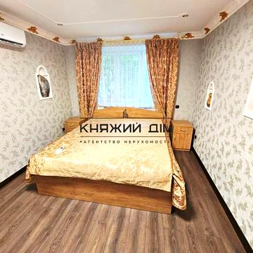 Миколи Міхновського бульв. (Дружби народів), 10-А