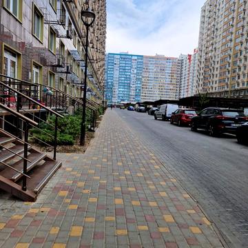 Перлинна вул., 9