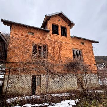 хмельницького, 37