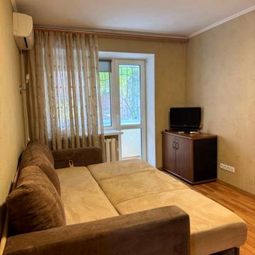 Феодосіївська вул., 1