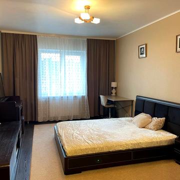 Федора Ернста вул., 6