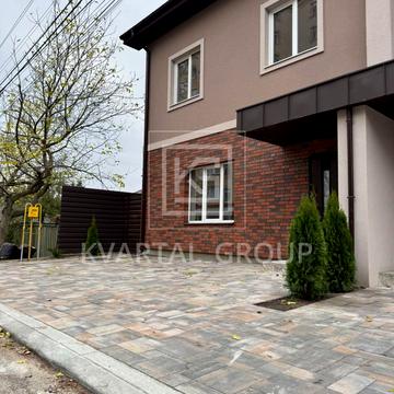 Центральна вул., 30